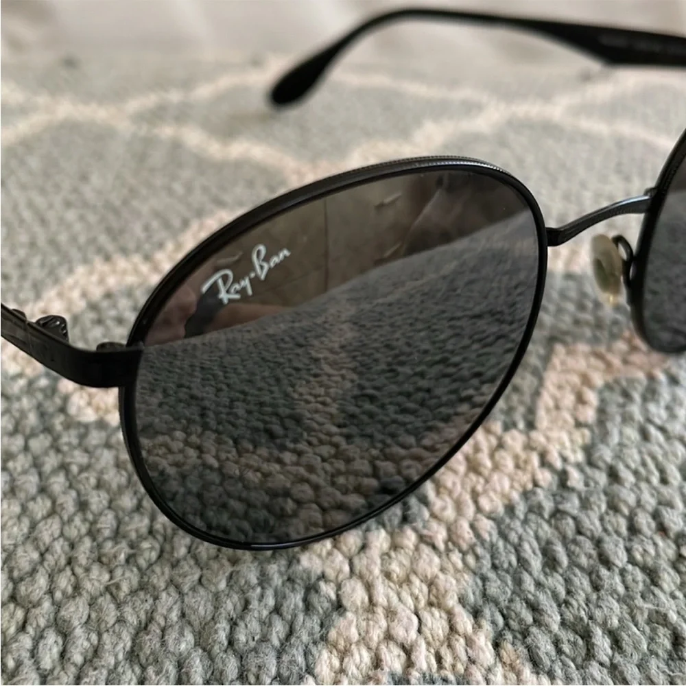 Ray-Ban Black Round Mirrored Sunglasses